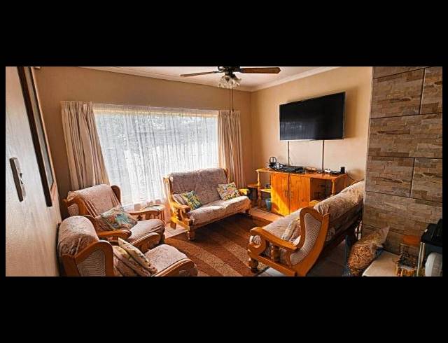3 BEDROOM HOUSE FOR SALE IN RENSBURG